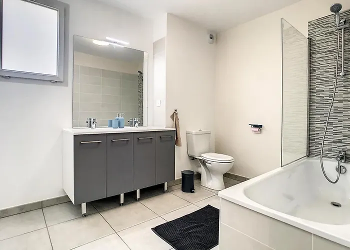 Poete Avec Jardin 3 Parking Gratuit *